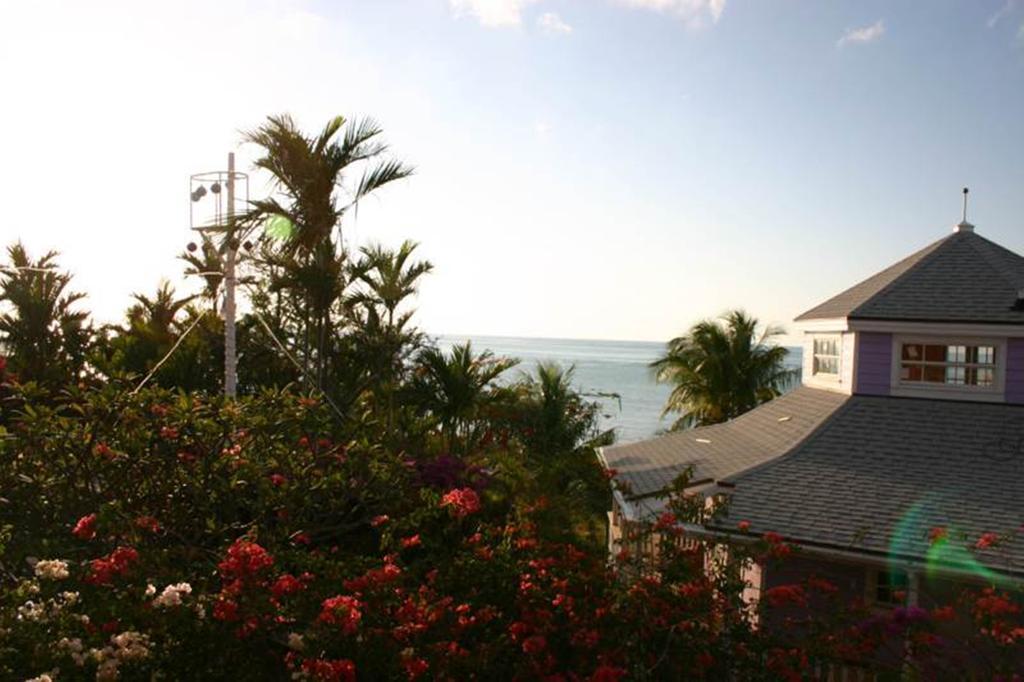 Orange Hill Beach Inn Nassau Bagian luar foto